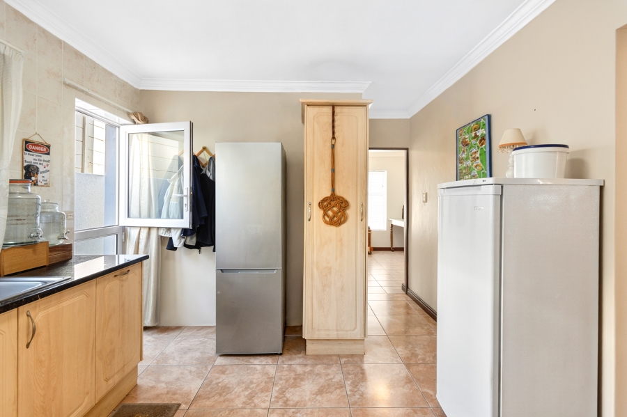 5 Bedroom Property for Sale in Mountainside Western Cape